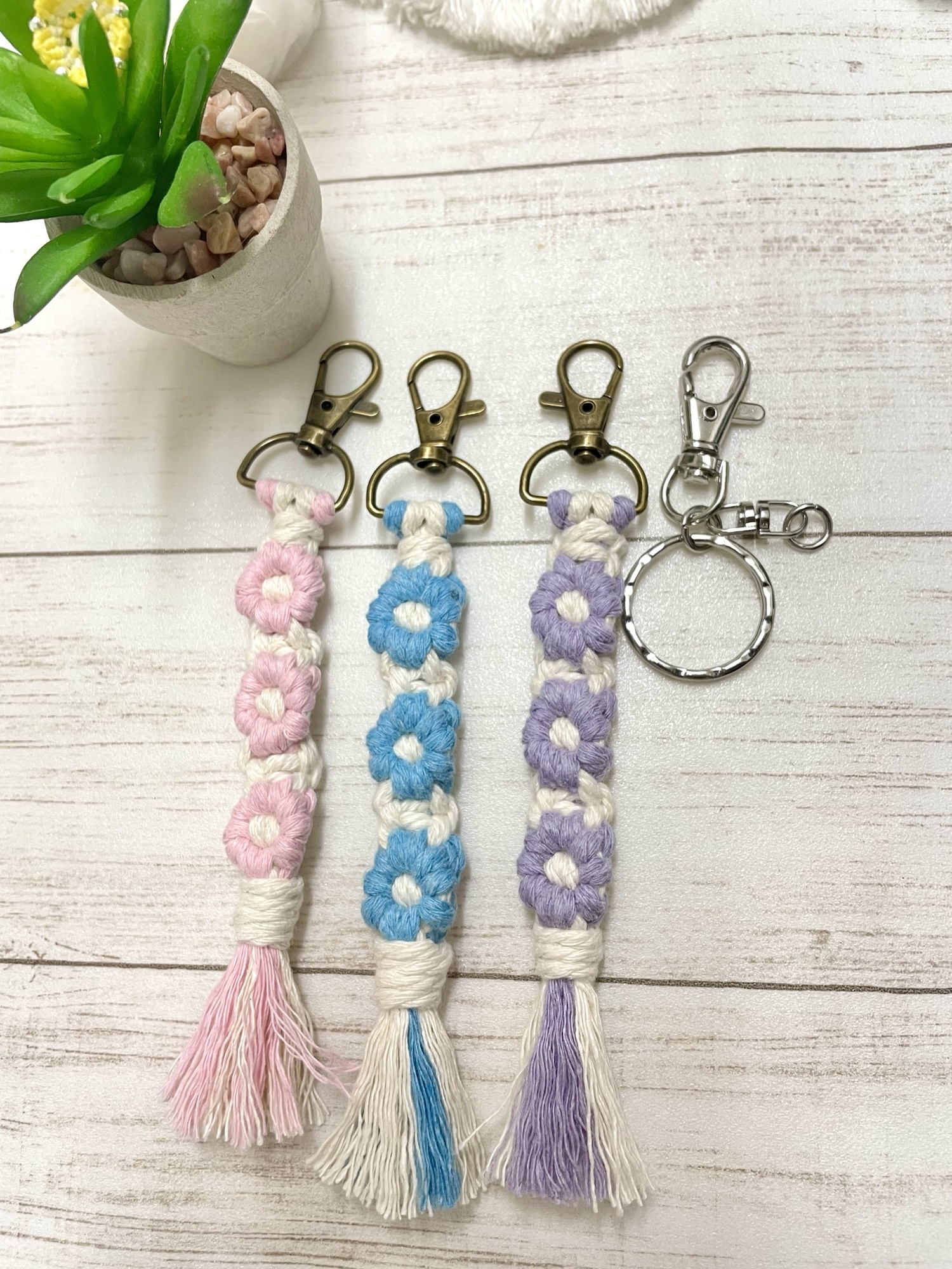 マクラメ フラワーキーホルダー - TOMO'S GALLERY | minne byGMOペパボ