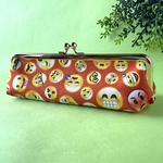 絵文字風柄（オレンジ）  小さめがま口 ペンケース 筆箱 化粧ポーチ プチギフト USAコットン