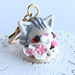 フェイクスイーツ*桜・グレートラ猫ちゃんシュークリーム・チャーム*スイーツデコ