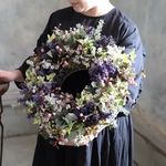 アジュガとカーペットかすみ草の生きているリース