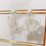 ＊レースフラワーと淡水パールピアス＊