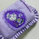 送料込み込み★ ロラライハリスキャット刺繍フリルクラッチポーチ