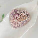 【送料無料】ビーズ刺繍のブローチ☆ライトピンク