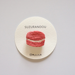 いちごミルクマカロンの手刺繍ブローチ