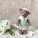 羊毛フェルト　刺繍ワンピースのおめかしテディベア(チョコレートブラウン)