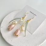  ＊カラーオーダー＊2輪のチューリップとかすみ草　ピアス/イヤリング　春のお花