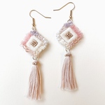 タッセル付スクエア型刺繍耳飾り（ピアス or イヤリング）