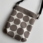 ドットのサコッシュ