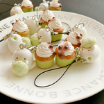 【送料込】抹茶カップケーキと抹茶メロンパンおばけマシュマロのストラップ