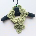 【NEW❗】可憐な野の花繋ぎのナローマフラー:ウグイス色