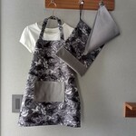 キッズエプロン 三角巾 巾着袋 三点セット1１0㎝～1２0㎝ 恐竜柄 グレー 黒 白 ゴム マジックテープ 小学校 入学準備 入学祝い プレゼント ままごと 子供 エプロン 男の子