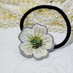刺繍のお花 embroidery flower   ヘアゴムorブローチ