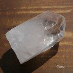 天然石 約60g約57mm虹入り♪クォーツ(ブラジル産)天然水晶ポイント結晶原石クリスタル鉱物テラリウム鉱石お守り素材[bq-220408-01]