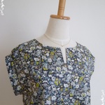 sale!!リバティ☆ふんわりお袖のキーネックブラウス　ファーガス