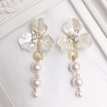 大ぶりwhite flower✨ロングパールピアス