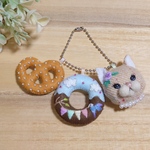 4/9(土)19:00〜販売開始 cat & donut  〜party〜  猫の刺繍キーホルダー