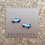 白い車のピアス/イヤリング