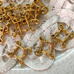 蔦モチーフのダイヤ型リング・コネクター(ゴールド)　20個
