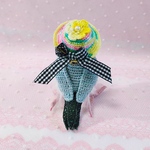 お花の帽子とポーチのセット（イエロー）　小物　ミニチュアこもの　あみぐるみ　編みぐるみ　レース編み　人形　ぬいぐるみ　あみぬいぐるみ　あみもの　編み物　文鳥　シナモン文鳥　コトリサ　kotorisa