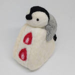 ビッグ苺のフルーツサンドとペンギン君