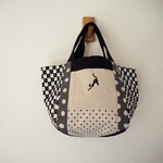 モノトーン　　小さめころころBAG　たくさんのネコ柄　パッチワーク♫　刺繍