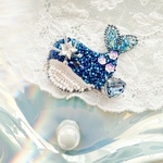 夜空抱くクジラ🐳　オートクチュール刺繍ブローチ★