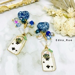 2way໒꒱·̩͙トランプ猫ちゃん(BLUE)のピアス(イヤリング・ノンホール樹脂変更可) 金属アレルギー対応 送料無料 パーツ変更無料