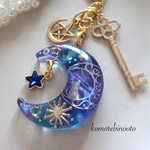 魔法ねこの三日月キーホルダー　レジン