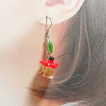 （送料無料）食べかけ林檎ピアス　※マスクチャーム・イヤリングに変更可能