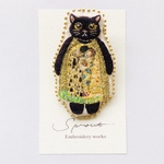 【受注制作】クリムトの接吻の世界に染まる黒猫の刺繍ブローチ　