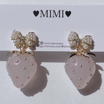 リボン　パール　ホワイト　ピンク　いちご　ゴールド　ピアス　イヤリング　