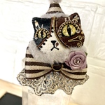 miniフェイクレザー猫ブローチ 三毛猫×とんがり帽子