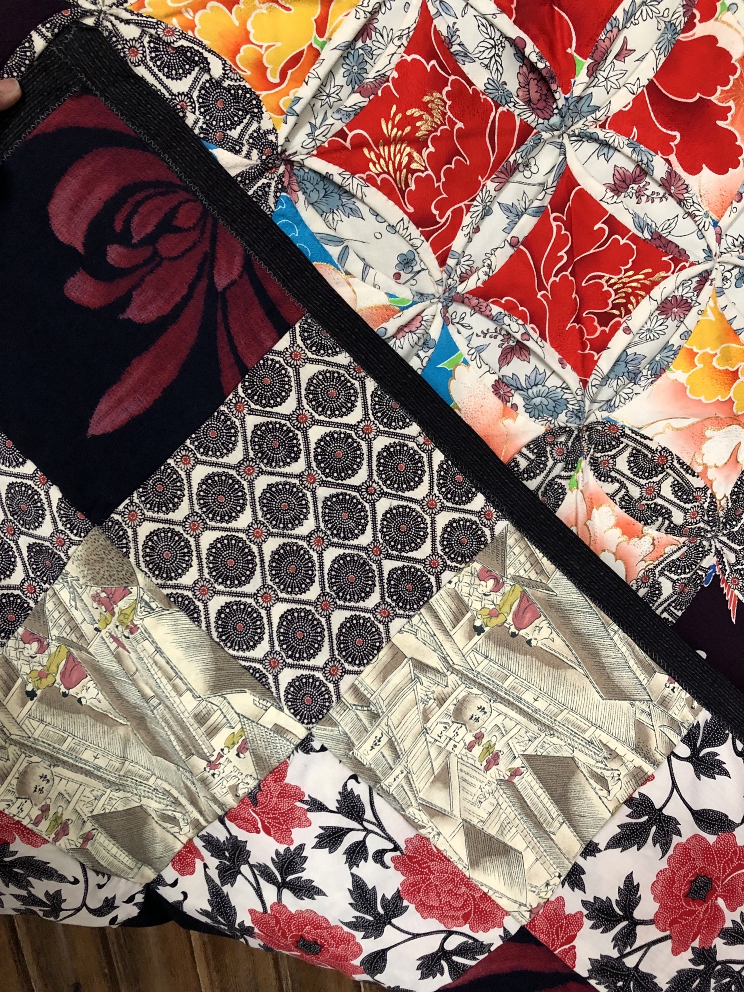 ハンドメイド　パッチワークキルト　タペストリー パッチワークキルト タペストリー - パッチワークキルトと小物