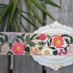 人気！再販⭐インド刺繍リボンno.101 (25cm・白いお花入り・白オーガンジー・チロリアンテープ・ハンドメイド素材)