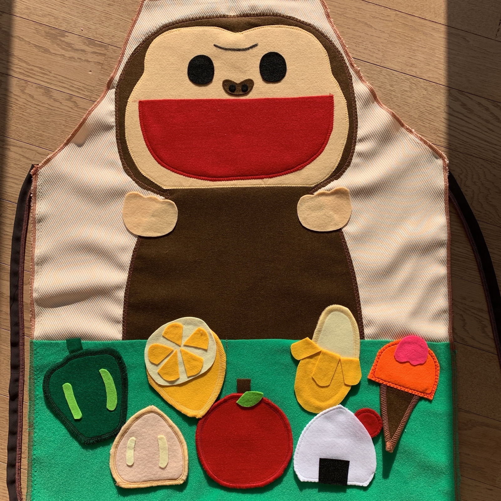 エプロン おむすびころりん シアター - KAREIRAIS'S GALLERY | minne