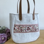 リネンのバック　　刺繡リボン