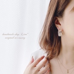 大ぶりWhite pearl×clear フープ ピアス/イヤリング