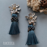 RUKIRIRIA #673 限定1点 シルバーフラワー×ブルータッセルピアス  大ぶりピアス 大ぶりイヤリング 