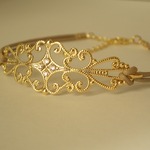 透かしゴールドのブレスレット