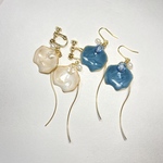 【ゆあまま様専用】💙🤍ひらりと桜イメージピアス＆イヤリング🌸
