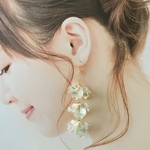 揺れる花びらピアス/イヤリング