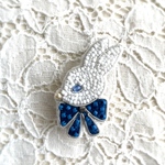 うさぎ リボン ビーズ刺繡ブローチ