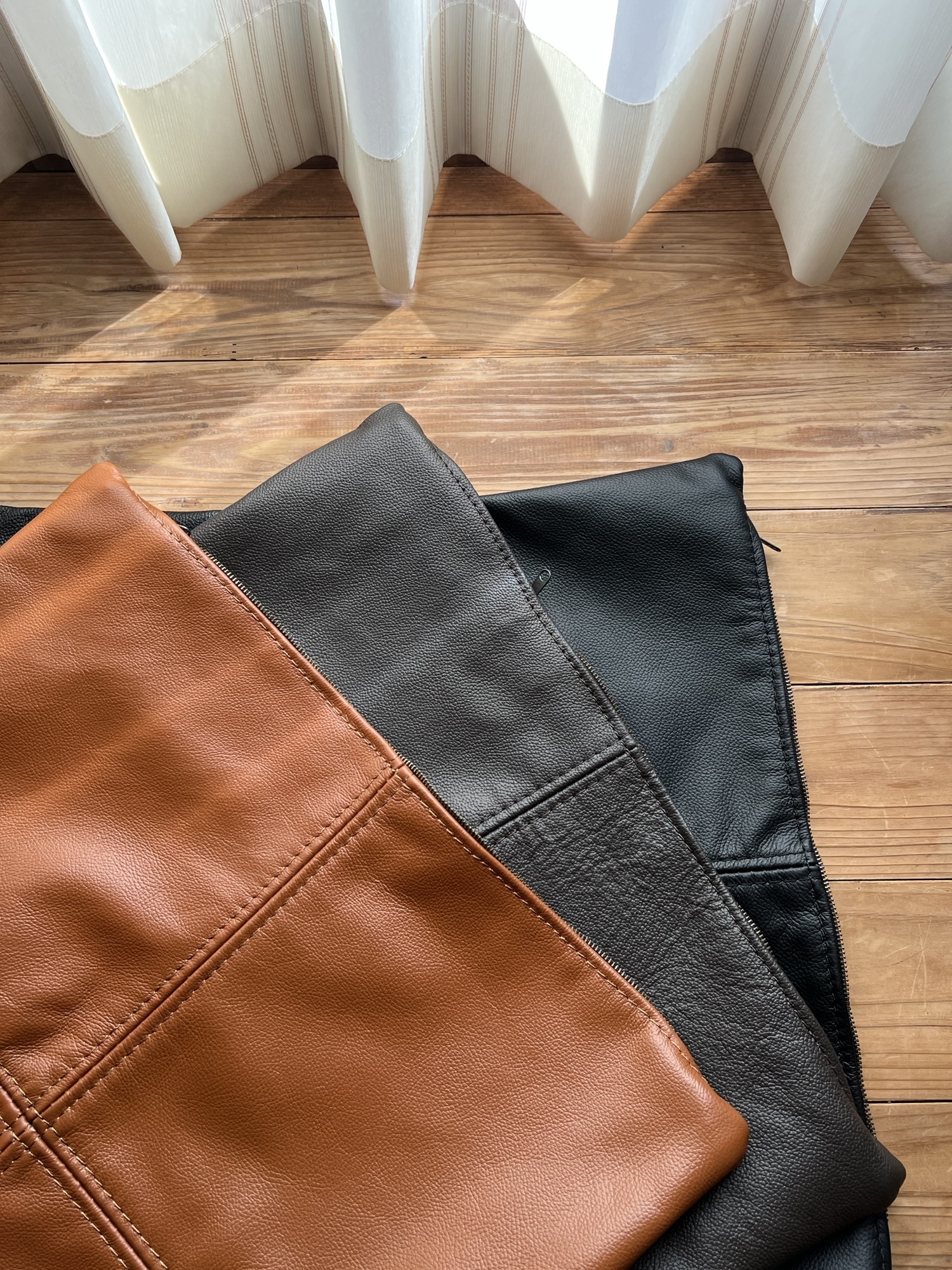 送料無料！ミノッティ イタリア 高級 本革ダークブラウン正方形クッション2個✨ 送料無料！ミノッティ イタリア 高級 本革ダークブラウン正方形