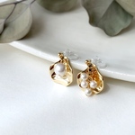 アシンメトリー　花びらパール　イヤリング　ノンホールピアス