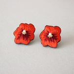 刺繍ビオラの耳飾り(ピアス/イヤリング両対応)