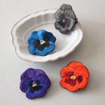 パンジーの刺繍ブローチ