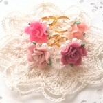 満開の薔薇とパールの指輪・樹脂粘土・ABCDからお選びください