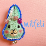 刺繍ブローチ◇ビジューでおめかしうさぎさん