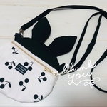 🆕サイズ【うさぎ　ポシェット　キッズポシェット　うさぎ型ポシェット　】ブラック×さくらんぼ