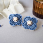 ビーズ刺繍𓍯Indigo blueお花ピアスꕤ